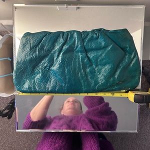 Turquoise Magnet Clutch